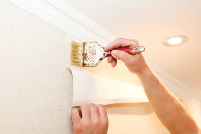 Pose de papier peint à Lanrelas — revêtements muraux et toiles de verre